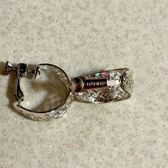Vintage Napier lacey silver tone screw clip hoop earrings (596) - Picture 5 of 5